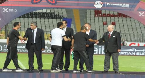 بالفيديو والصور.. مراسم تتويج هادئة لطلائع الجيش بالسوبر